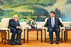 习近平会见美国前国务卿基辛格
