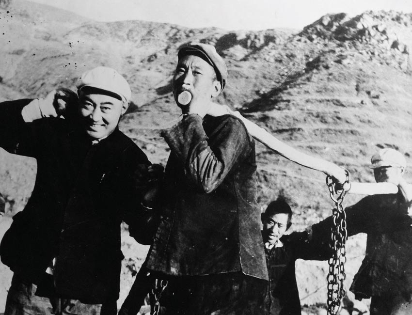60-70年代在狮豹头治山治水 （左一为吴金印）