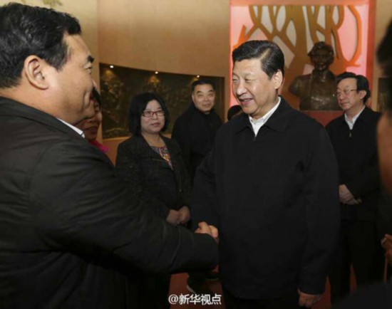 習近平在紀念館會見了焦裕祿的5個子女和當地部分焦裕祿式的好干部。聽二女兒焦守雲說省裡拍了一部介紹焦裕祿的紀錄片，他馬上轉頭叮囑中組部領導：“紀錄片可作為教材。”他說，時隔5年再來蘭考，再看紀念館和事跡展，仍很感動、很受教育。