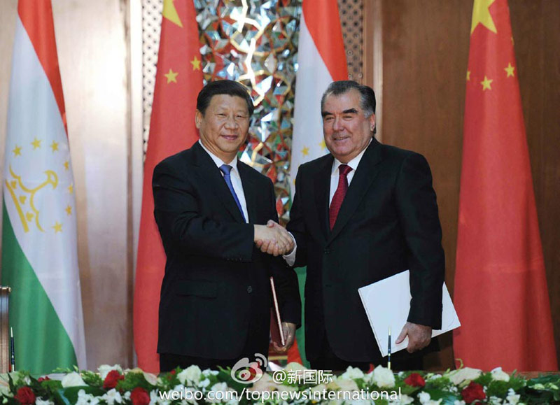 习近平主席13日同拉赫蒙总统会见记者时说，我们共同签署了《中塔关于进一步发展和深化战略伙伴关系的联合宣言》，制订了两国战略伙伴关系未来5年发展规划。这是两份非常重要的文件，是下一步双方全面深化合作的路线图。（谢环驰）