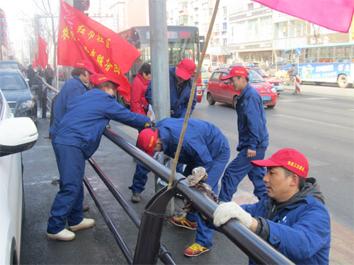 景亞棟農民工志願者服務團隊參加清潔沈河活動