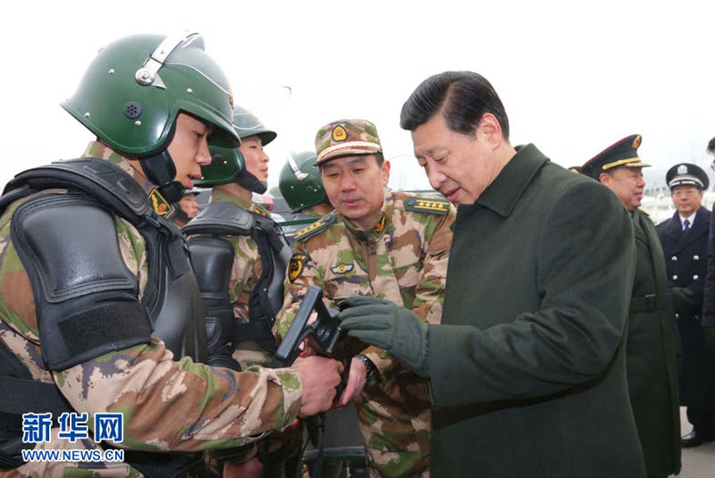 2013年1月29日，习近平到武警部队视察。李刚 摄