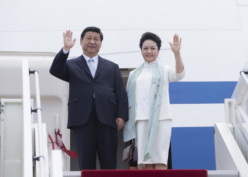 2013年3月29日中午，中国国家主席习近平和夫人彭丽媛乘专机抵达布拉柴维尔，开始对刚果共和国进行国事访问。这是两国建交49年来中国国家元首的首次到访，在当地刮起热烈的“中国风”。