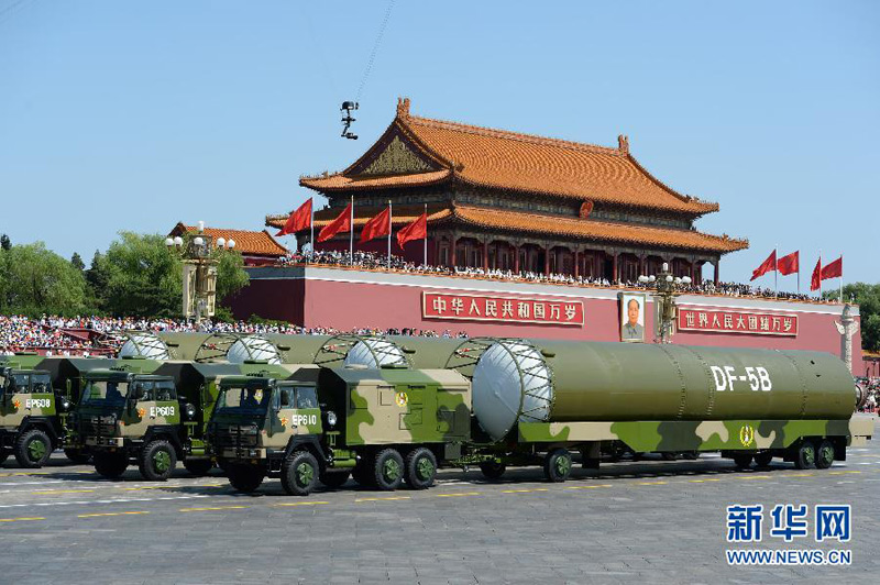 9月3日，中国人民抗日战争暨世界反法西斯战争胜利70周年纪念大会在北京隆重举行。这是核导弹第二方队接受检阅。 新华社记者 张领 摄