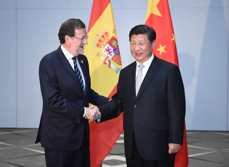 11月16日，国家主席习近平在土耳其安塔利亚会见西班牙首相拉霍伊。新华社记者 张铎 摄