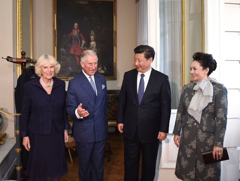 10月20日，国家主席习近平和夫人彭丽媛在伦敦会见英国查尔斯王储夫妇。新华社记者 谢环驰 摄