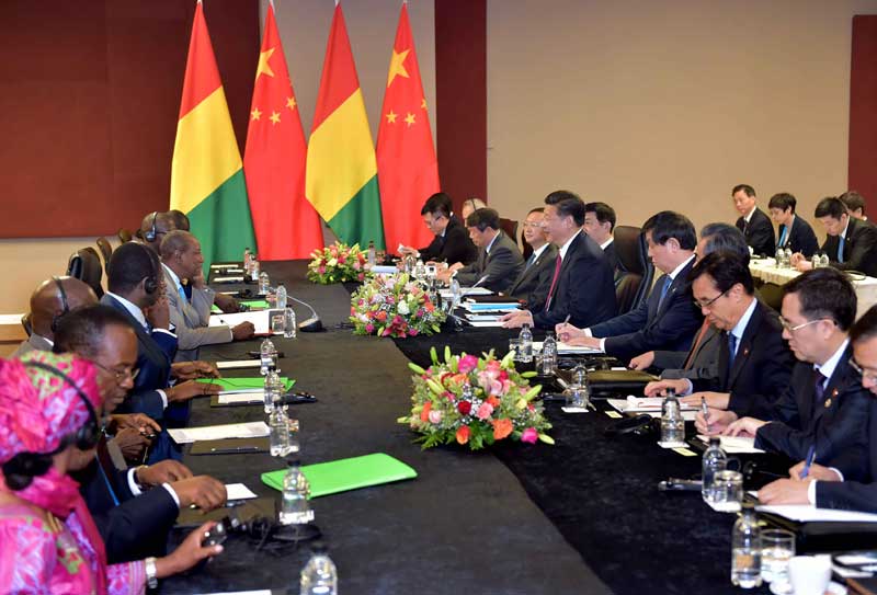 12月3日，国家主席习近平在约翰内斯堡会见马里总统凯塔。新华社记者 李涛 摄