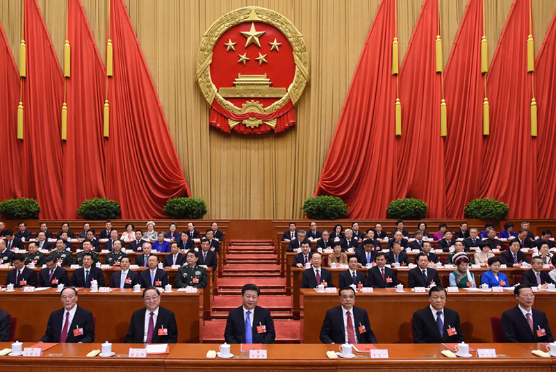 3月16日，十二届全国人大四次会议在北京人民大会堂闭幕。习近平、李克强、俞正声、刘云山、王岐山、张高丽等党和国家领导人在主席台就座。　　新华社记者 李学仁 摄