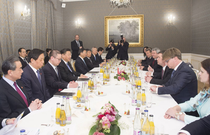 3月29日，国家主席习近平在布拉格会见捷克众议院主席哈马切克。新华社记者 王晔 摄