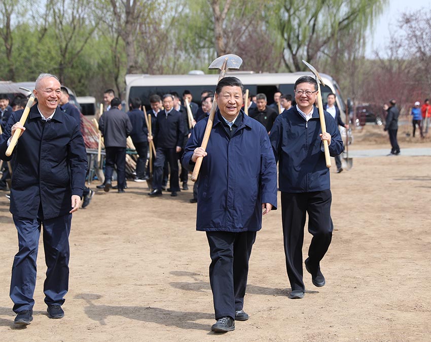 4月8日，黨和國家領導人習近平、栗戰書、汪洋、王滬寧、趙樂際、韓正、王岐山等來到北京市通州區永順鎮參加首都義務植樹活動。新華社記者 鞠鵬 攝