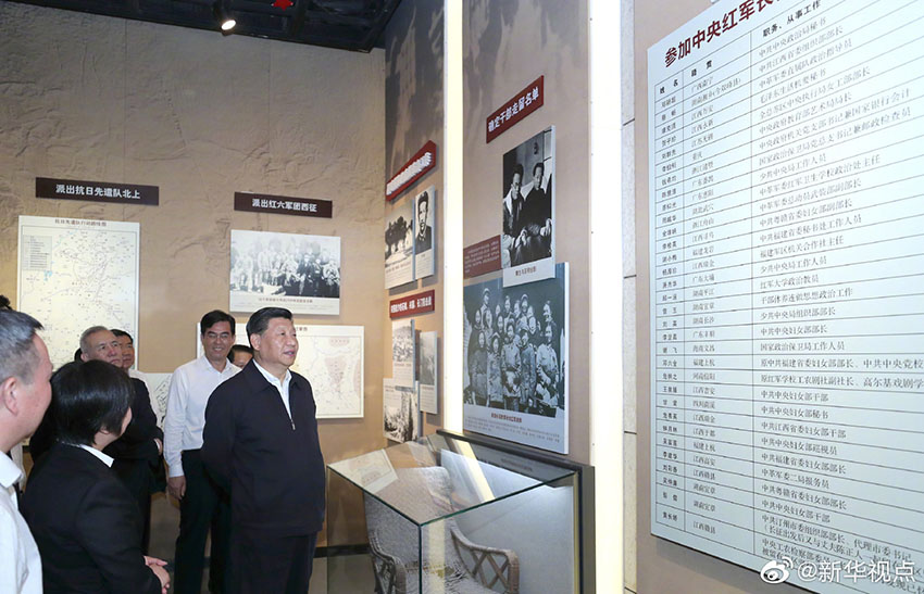 5月20日，中共中央總書記、國家主席、中央軍委主席習近平深入贛南老區考察調研。這是習近平在江西省於都縣中央紅軍長征出發紀念館參觀。新華社記者 鞠鵬 攝