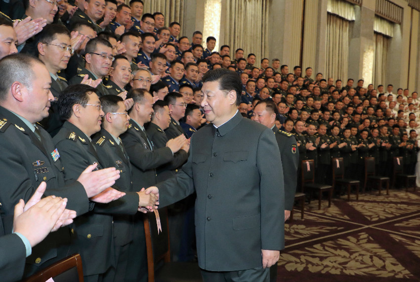 2018年11月6日至7日，中共中央總書記、國家主席、中央軍委主席習近平在上海考察。這是6日，習近平在上海親切接見駐滬部隊副師職以上領導干部和團級單位主官，代表黨中央和中央軍委向駐滬部隊全體官兵致以誠摯問候。新華社記者 李剛 攝