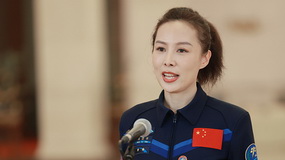 王亞平代表接受採訪
