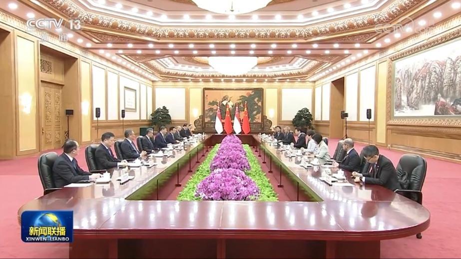 习近平会见新加坡总理