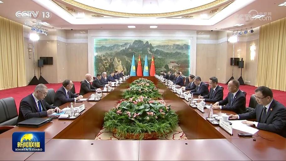 习近平会见哈萨克斯坦总统