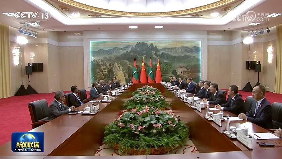 习近平会见马尔代夫总统